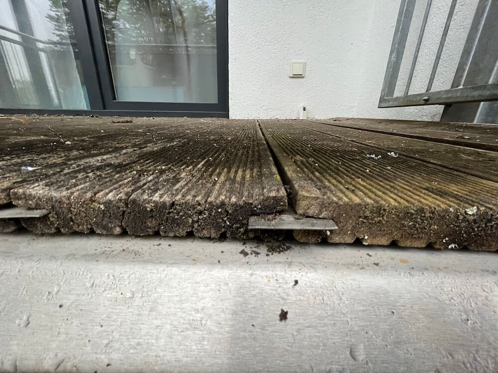 Balkonboden verwittert, vor der Sanierung