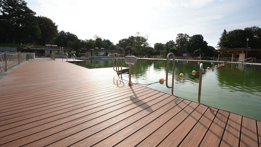 Wasserdichter Bodenbelag im Schwimmbad
