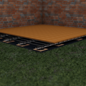 Aufbau für Terrassenböden – Verdichter Unterbau – EVO-Slim Aluunterkonstruktion (Abstände siehe Tabelle) – Stelslager – U2020-Schiene – Belag: WPC-, Kunststoff- oder Holzdiele