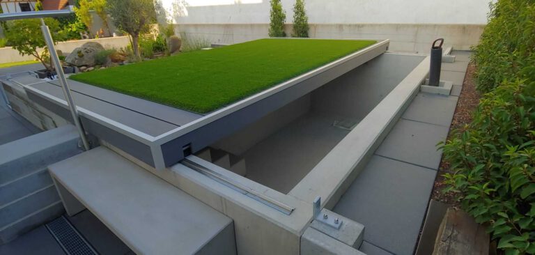 Poolabdeckung mit Rasen